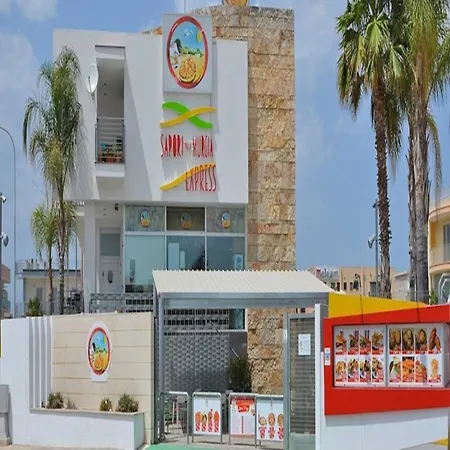 Of The Nations, Parking , 9min Airport & Sea Apartment