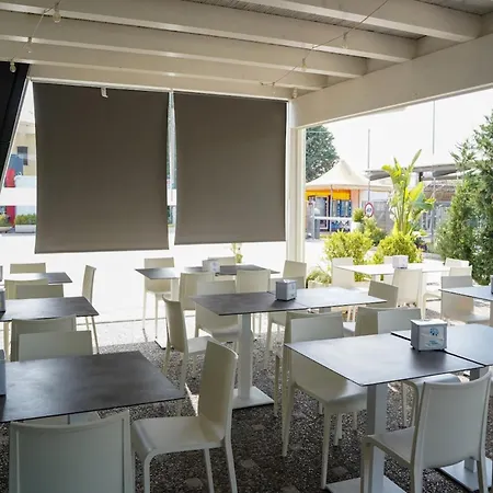 Of The Nations, Parking , 9min Airport & Sea Apartment *